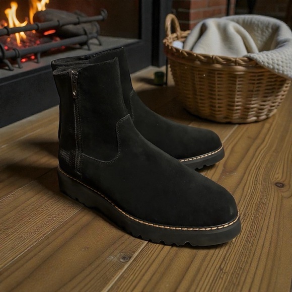 Donald J. Pilner Women’s Black Suede Leather Comfort Lug Boots Side Zip. - Picture 7 of 9